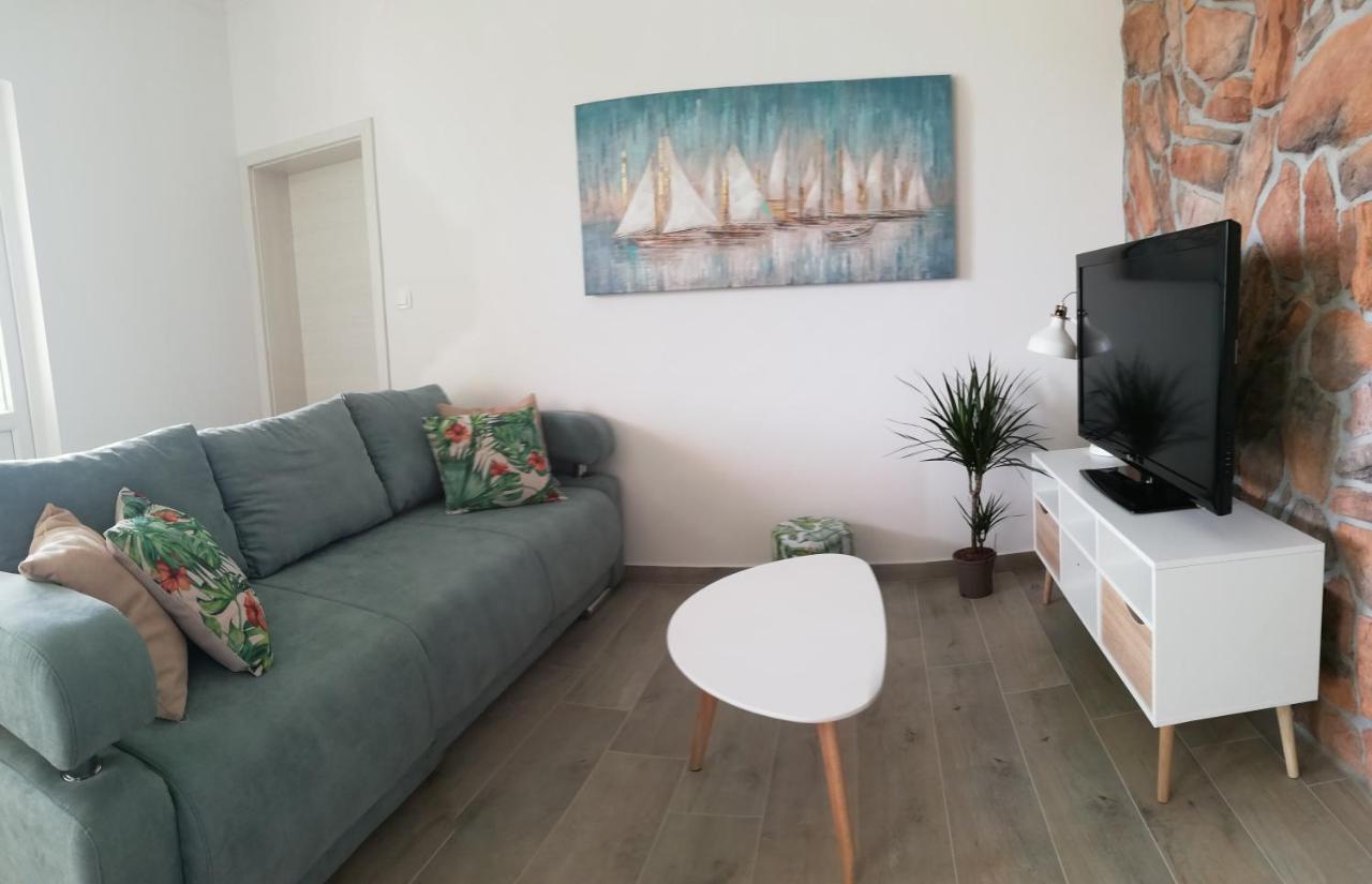 Apartments Tinjarosa Mundanije ภายนอก รูปภาพ