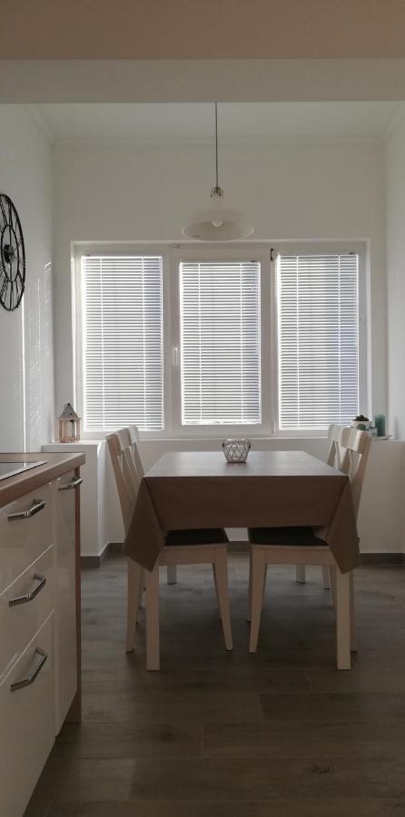 Apartments Tinjarosa Mundanije ภายนอก รูปภาพ